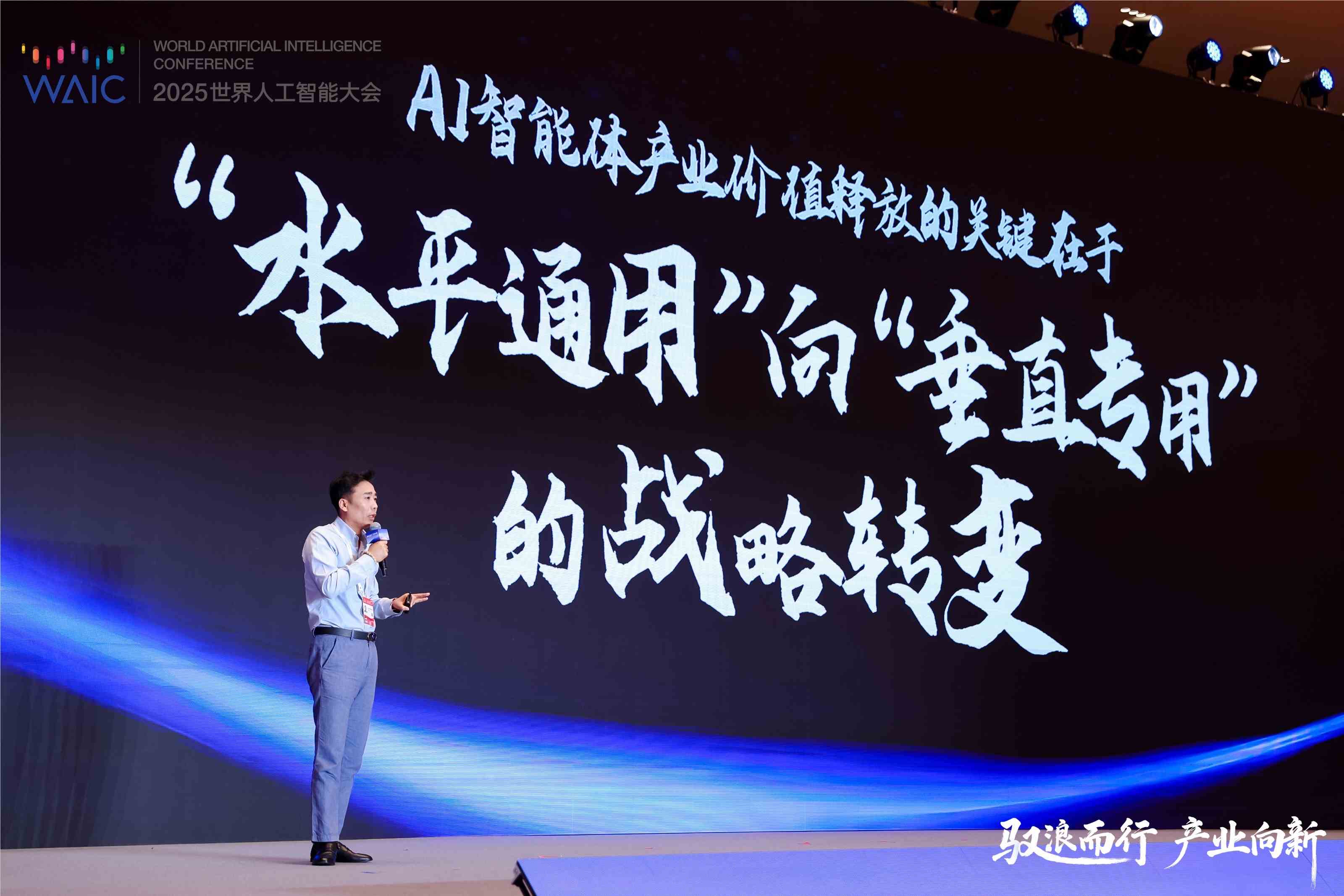 蚂蚁数科发布Agentar-Fin-R1金融大模型评测基准引领行业创新