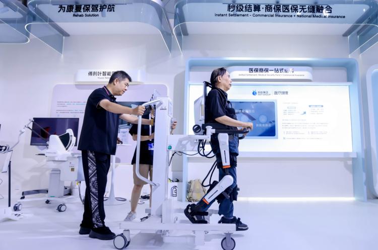 2025外滩大会亮点:机器人小镇与前沿科技展插图7 2025外滩大会亮点:机器人小镇与前沿科技展插图7