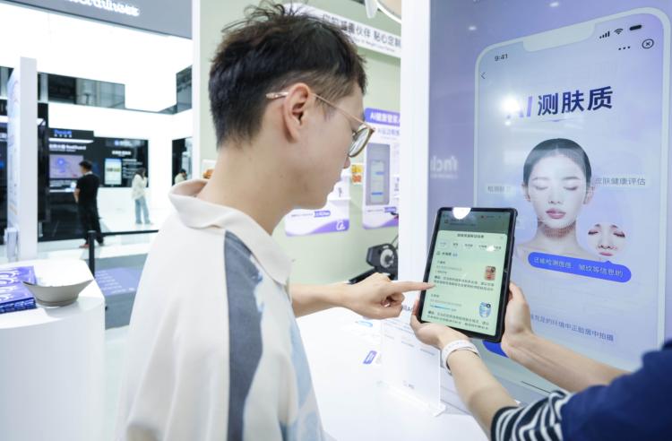 2025外滩大会亮点:机器人小镇与前沿科技展插图4 2025外滩大会亮点:机器人小镇与前沿科技展插图4