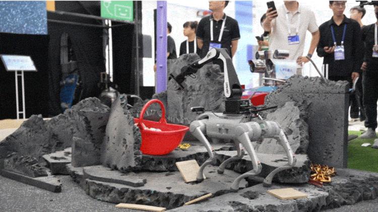 2025外滩大会亮点:机器人小镇与前沿科技展插图5 2025外滩大会亮点:机器人小镇与前沿科技展插图5