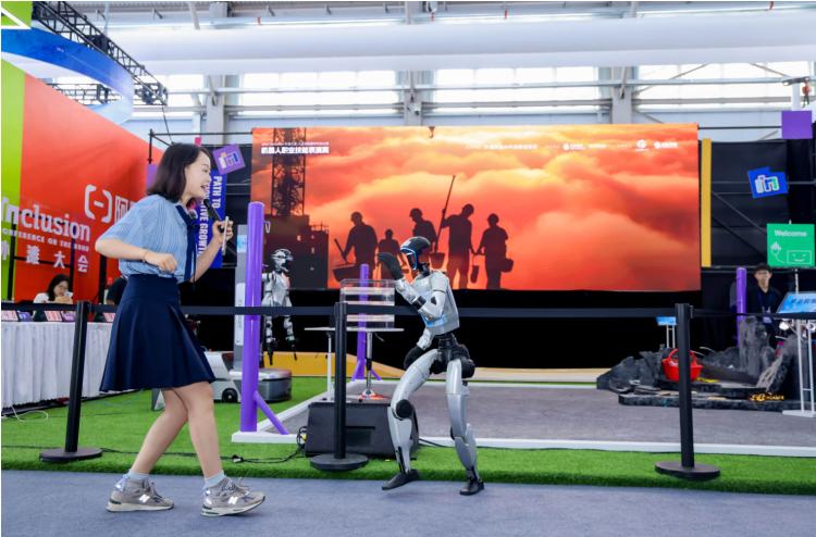 2025外滩大会亮点:机器人小镇与前沿科技展插图8 2025外滩大会亮点:机器人小镇与前沿科技展插图8