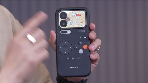 卢伟冰现场演示小米17Pro秒变游戏掌机玩法插图 卢伟冰现场演示小米17Pro秒变游戏掌机玩法插图