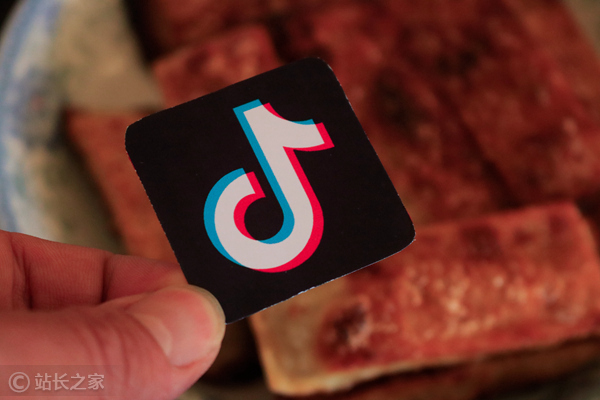 抖音严打AI仿冒带货 严禁名人形象被AI伪造插图1 抖音严打AI仿冒带货 严禁名人形象被AI伪造插图1