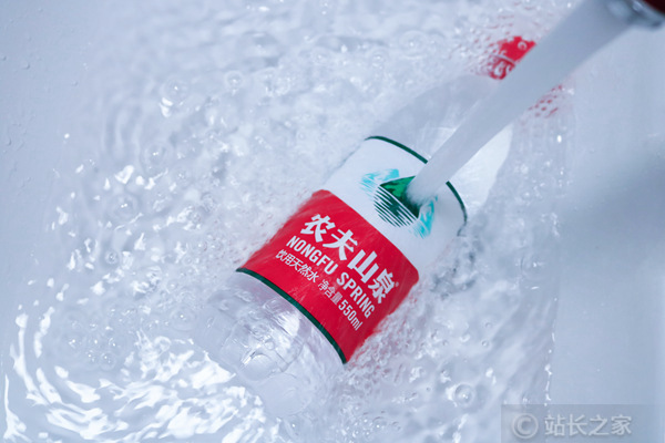 2025福布斯中国富豪榜:钟睒睒连续五年登顶身家暴涨771亿美元插图1 2025福布斯中国富豪榜:钟睒睒连续五年登顶身家暴涨771亿美元插图1