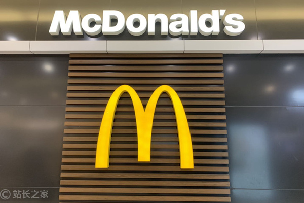 麦当劳 AI 生成的圣诞广告因嘲讽声潮而被撤回