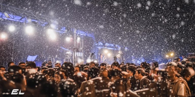 萧敬腾山西录制晚会突降雪 网友调侃雨神驾到