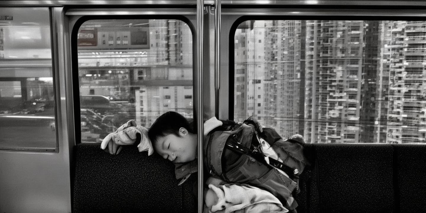 广州小孩哥地铁睡23站横跨五区上学记