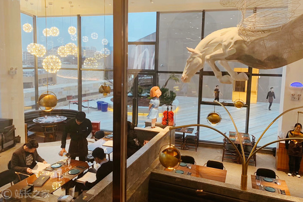 AI赋能餐饮新革命 马克・洛尔打造虚拟餐厅创建平台 Wonder Create引领行业变革插图1