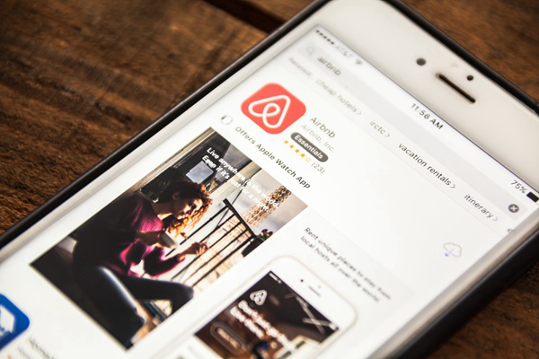 Airbnb AI编程占比达60% 自动化服务处理率突破40%插图1