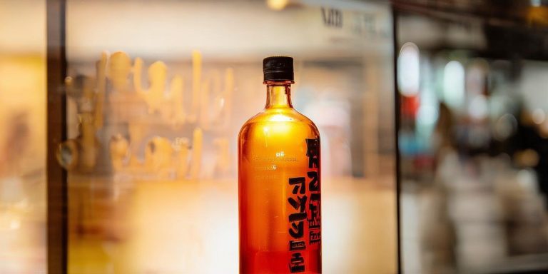 i茅台1499元飞天茅台连续两日秒光 网友：跟Labubu有点像