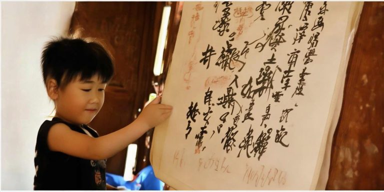 9岁男孩因一手好字走红网络 妈妈分享三年练字秘诀