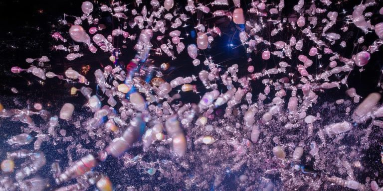 银河通用机器人亮相春晚微电影 与沈腾马丽同台展示实用技能