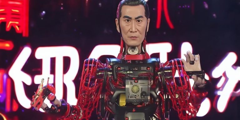 春晚惊艳亮相！松延动力“假蔡明”机器人完美复刻致敬经典