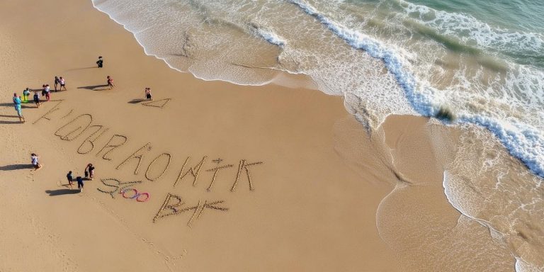 三亚游客沙滩写下不想上班 海浪冲刷后变小心一点