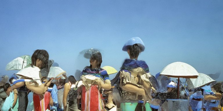 33岁女子幼态脸常被误认小学生 社会审美偏见引发热议