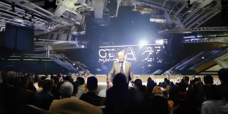 黄仁勋GTC2026演讲：Blackwell与Rubin芯片引领AI万亿美元营收新纪元