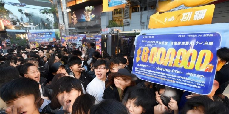 大厂AI抢人大战升级 实习月薪6万岗位暴增14倍