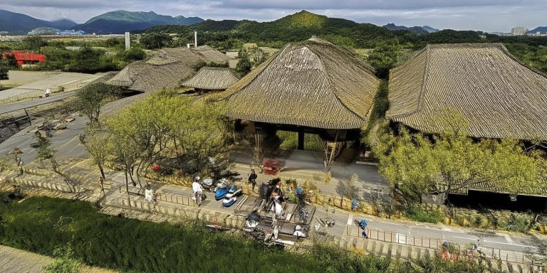 张雪峰离世引发教育圈哀悼 他希望成为一代学生的精神记忆